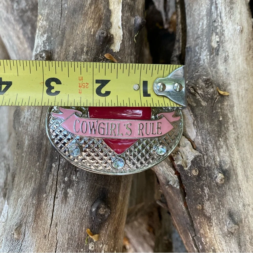 ♥️♥️NOCONA COWGIRL BUCKLE, PREOWNED 3” x 2.25” ♥️ COWGIRLS RULE PRINTED💖💖